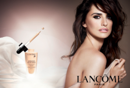 Penelope-Cruz-for-Lancôme’s-Miracle-Air-de-Teint-foundation